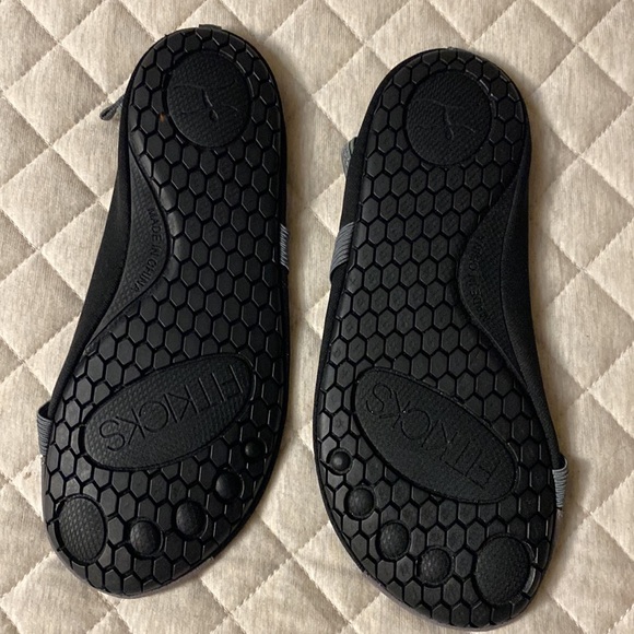 Fitkicks yoga or barre shoes size 8.5-9. - Picture 2 of 4